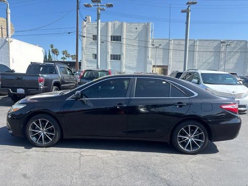 Used 2017 Toyota Camry XSE w/ Moonroof Package FWD image 8