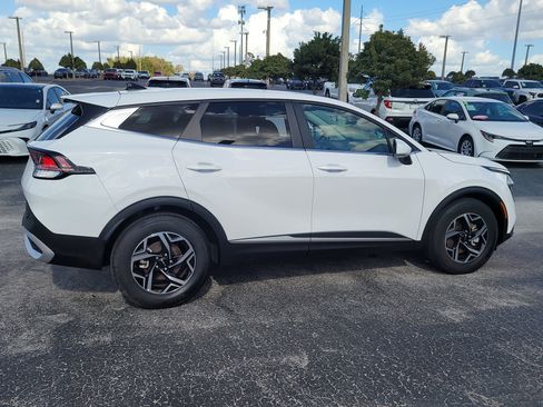 Used 2025 Kia Sportage LX image 8