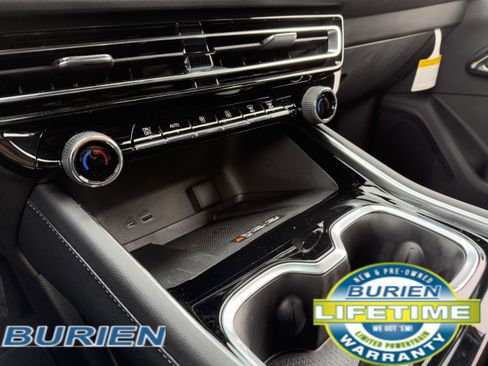 New 2025 Chevrolet Traverse LT image 16