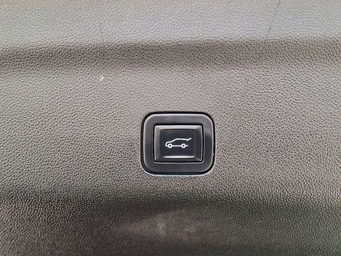 Used 2022 GMC Yukon XL Denali image 31