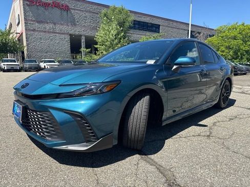 Used 2026 Toyota Camry SE FWD image 3