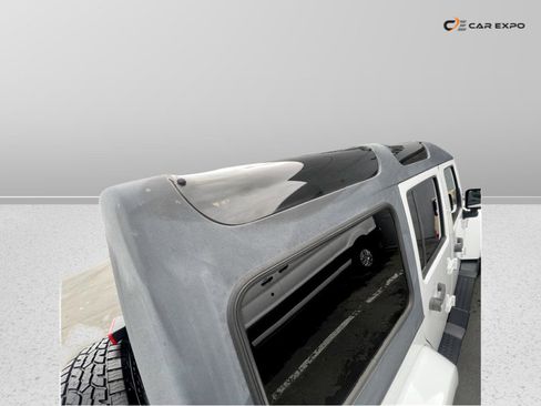 Used 2015 Jeep Wrangler Unlimited Sahara w/ Connectivity Group image 18