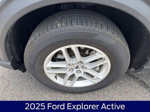 Used 2025 Ford Explorer Active AWD/4WD image 11