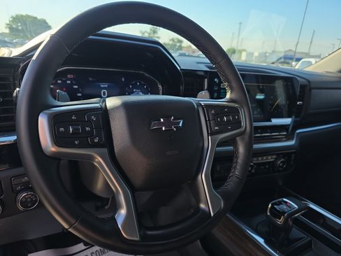 Used 2025 Chevrolet Silverado 1500 LT Trail Boss AWD/4WD image 11
