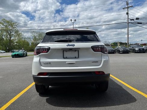 Used 2022 Jeep Compass Latitude w/ Sun and Sound Group AWD/4WD image 3