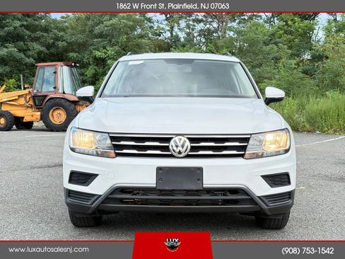 Used 2018 Volkswagen Tiguan SE w/ 3rd Row Seat Package AWD/4WD image 3