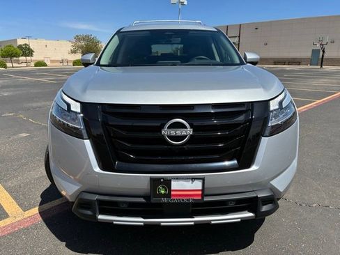 Certified 2023 Nissan Pathfinder SL w/ Black Appearance Package image 9