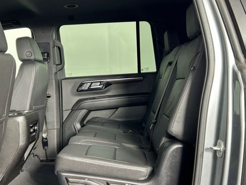 Used 2025 Chevrolet Suburban Z71 AWD/4WD image 19