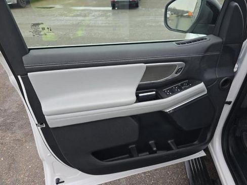 Used 2025 Ford Expedition Platinum image 10