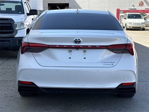 Used 2021 Toyota Avalon Limited w/ Advanced Safety Package image 5