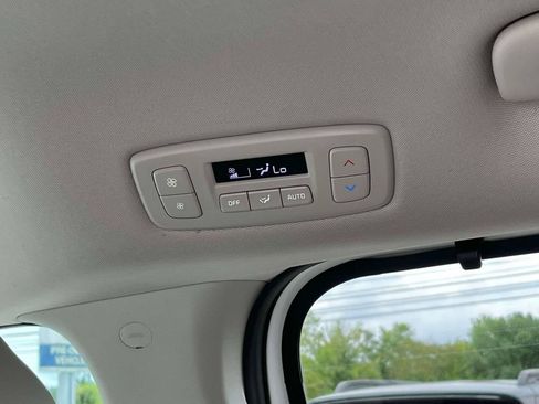 Used 2026 Kia Carnival EX FWD image 5