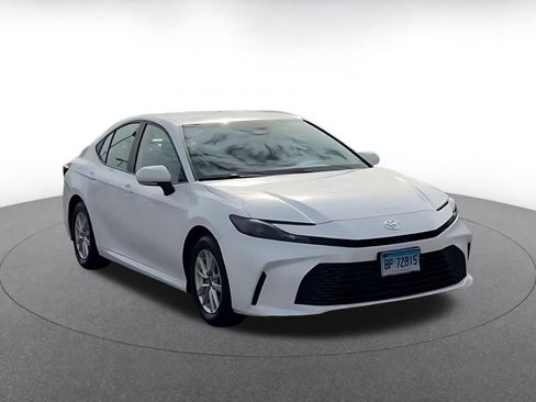 Used 2025 Toyota Camry LE image 2