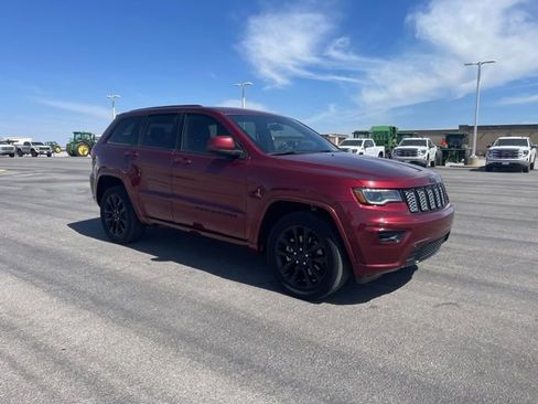 Used 2021 Jeep Grand Cherokee Laredo X image 3