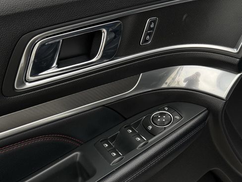 Used 2018 Ford Explorer Sport image 12