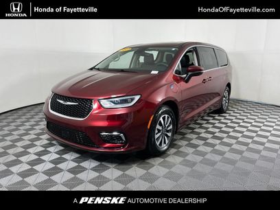 Used 2023 Chrysler Pacifica Touring-L
