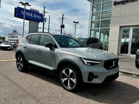 Certified 2025 Volvo XC40 B5 Plus AWD/4WD image 1