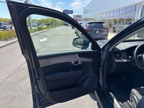 Certified 2025 Volvo XC90 B6 Plus AWD/4WD image 19