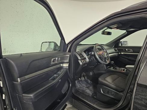 Used 2019 Ford Explorer XLT w/ Equipment Group 201A AWD/4WD image 24