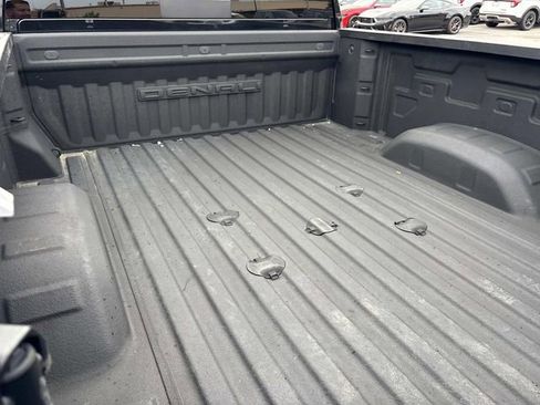 Used 2021 GMC Sierra 2500 Denali w/ Denali Black Diamond Edition AWD/4WD image 13