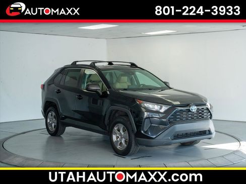 Used 2022 Toyota RAV4 LE AWD/4WD image 1