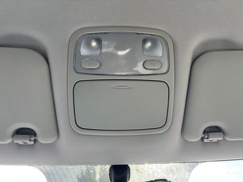 Used 2009 Kia Rondo LX FWD image 32