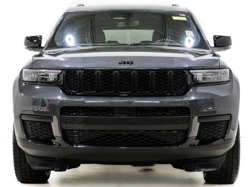 Used 2023 Jeep Grand Cherokee L Laredo image 2
