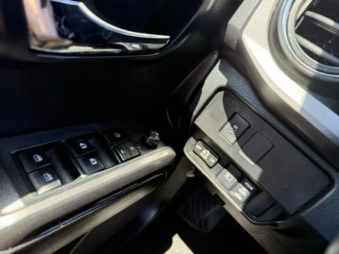 Used 2021 Toyota Tacoma TRD Off-Road RWD image 22