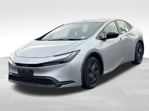 Used 2024 Toyota Prius Limited image 2