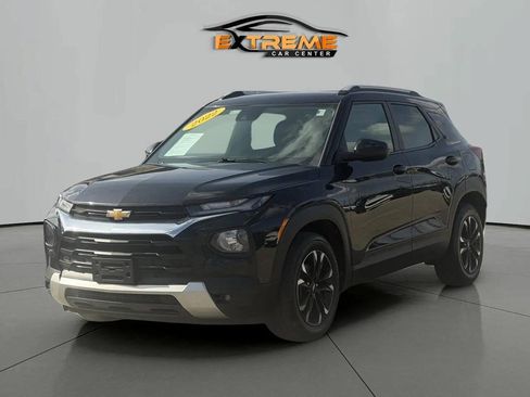 Used 2022 Chevrolet TrailBlazer LT w/ Convenience Package FWD image 2
