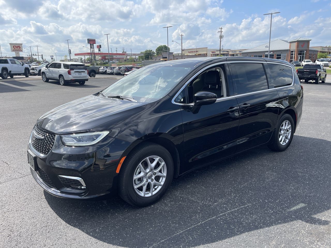 Used 2024 Chrysler Pacifica Touring-L FWD image 1