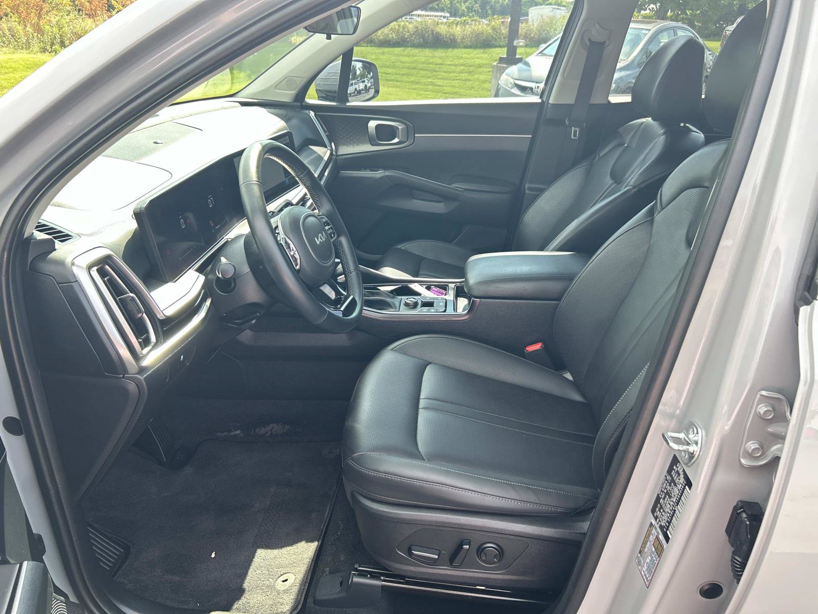 Used 2025 Kia Sorento S FWD image 28