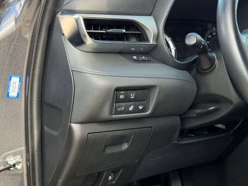 Used 2021 Toyota Highlander Platinum FWD image 9