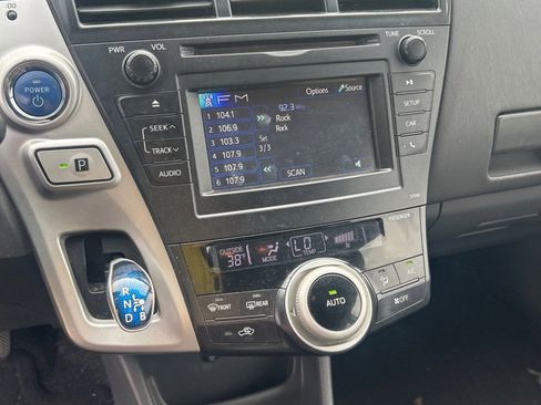 Used 2014 Toyota Prius V Two image 11