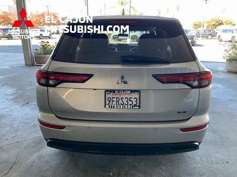 Used 2023 Mitsubishi Outlander SE image 4