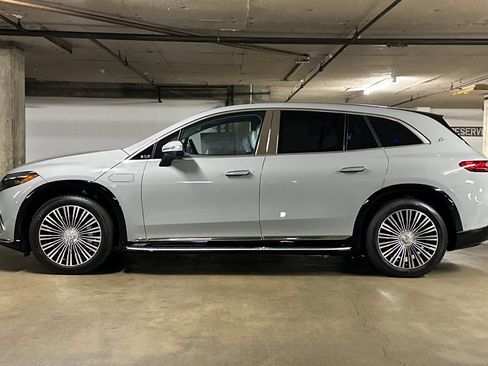 New 2025 Mercedes-Benz Maybach EQS 680 4MATIC image 2