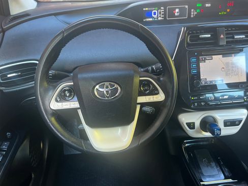 Used 2017 Toyota Prius Three image 16