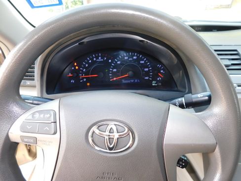 Used 2010 Toyota Camry image 26