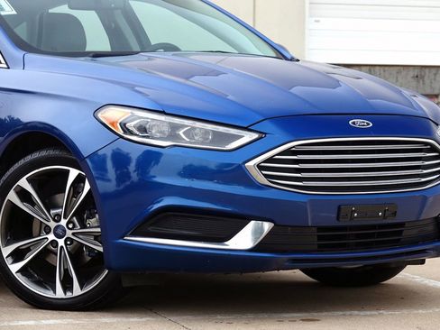 Used 2018 Ford Fusion SE w/ Fusion SE Technology Package image 17