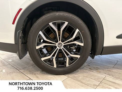 Used 2024 Toyota Crown XLE image 34