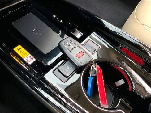 Used 2022 Toyota Prius Limited image 13