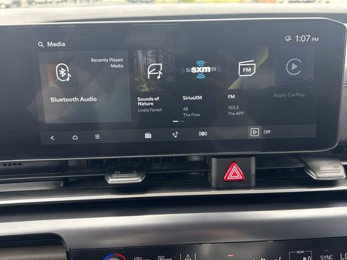 Used 2025 Kia Carnival image 16