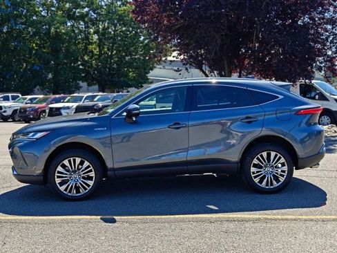 Used 2021 Toyota Venza XLE image 4