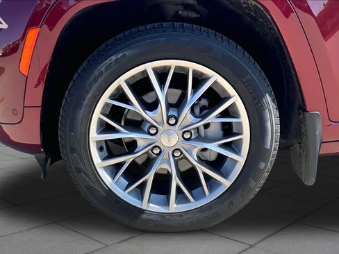 Used 2022 Jeep Grand Cherokee Summit w/ MOPAR Finishing Package AWD/4WD image 10