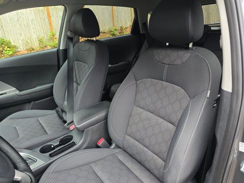 Used 2017 Kia Niro LX image 21