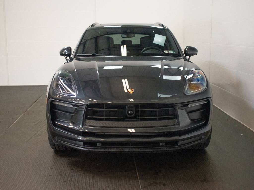 Certified 2026 Porsche Macan AWD/4WD image 7