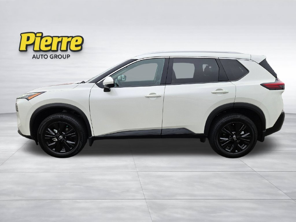 Used 2021 Nissan Rogue SV FWD image 2