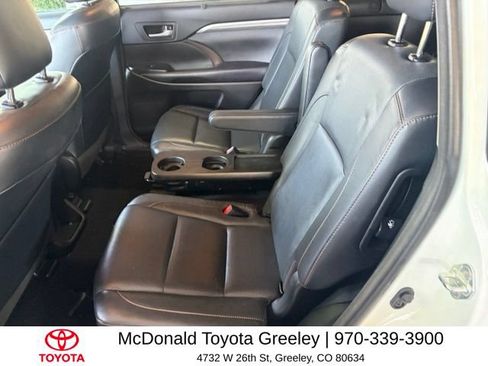 Used 2017 Toyota Highlander Limited Platinum AWD/4WD image 10