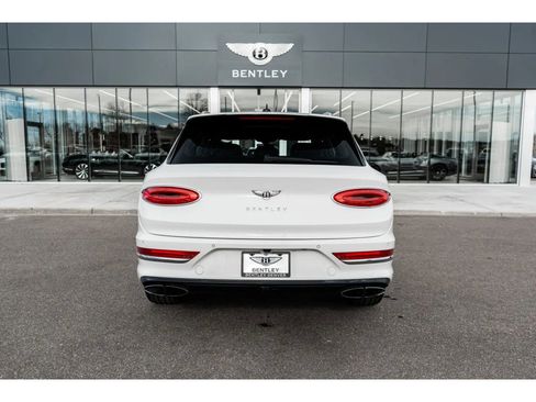 Certified 2022 Bentley Bentayga image 11