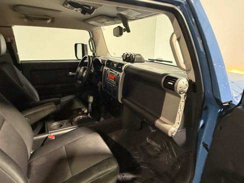 Used 2013 Toyota FJ Cruiser 4WD w/ Convenience Pkg image 51