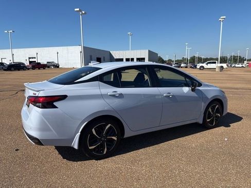 New 2025 Nissan Versa SR w/ Trunk Package image 4